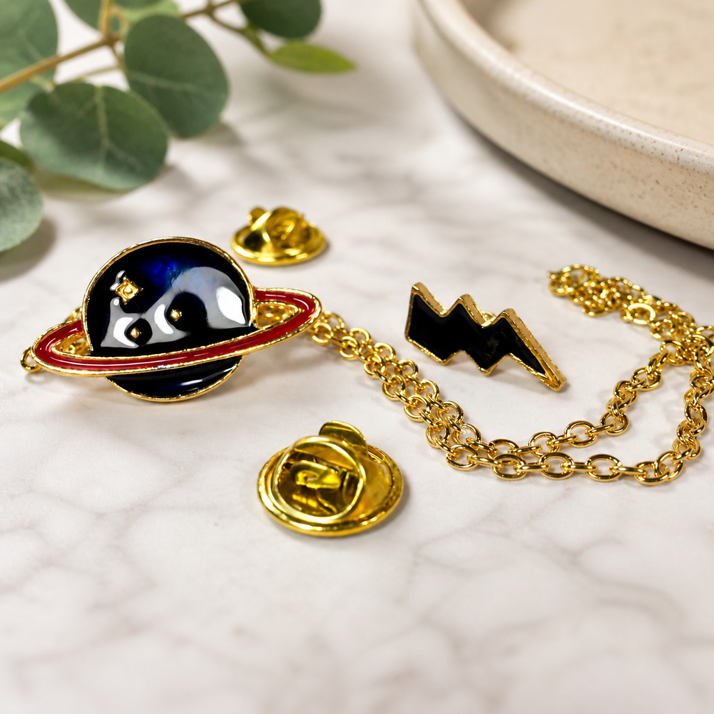 Pins Saturno y Rayo