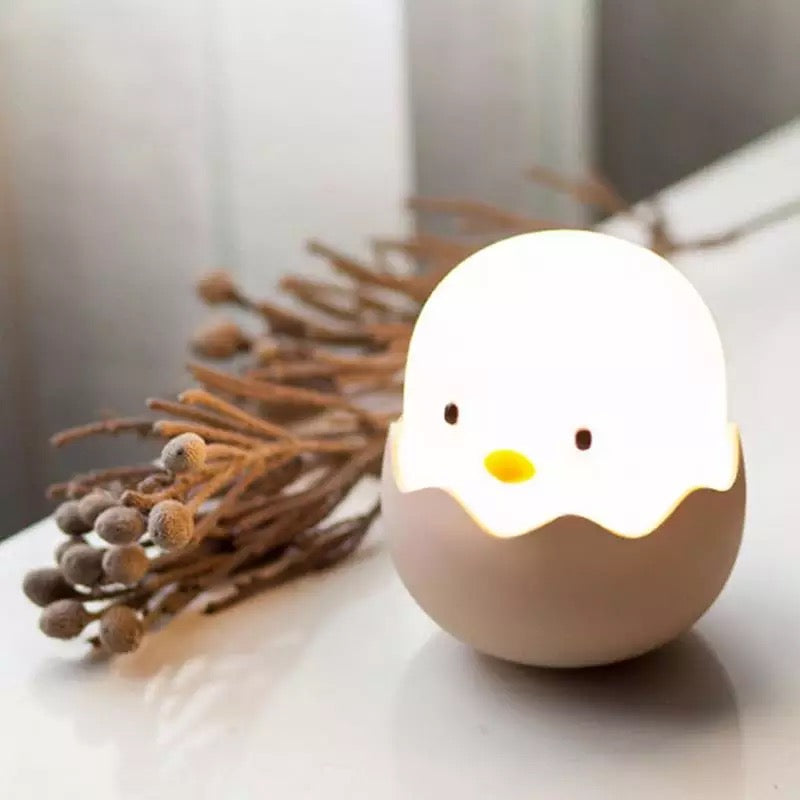 Lámpara pollito en su huevo